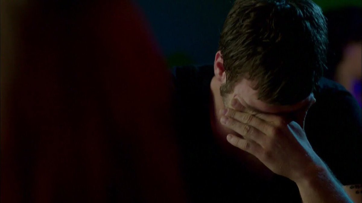 Gözlerinin içine bakamamak.