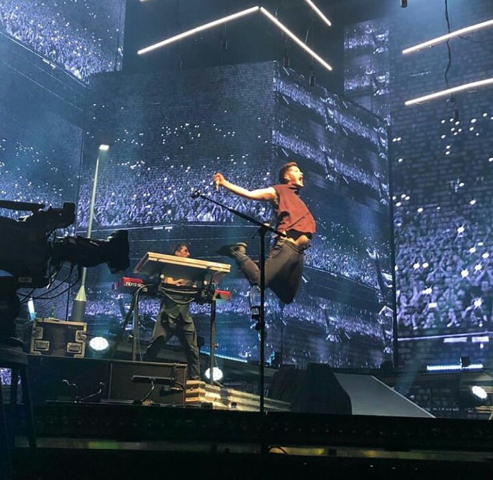 NeslisahAr's tweet photo. @thescript @TheScript_Danny 
#backtoblack 😍😍😍😍 #FreedomChildTheO2 #TheScriptFamily 
(YOU ARE AMAZING GUYS 🌹) https://t.co/KwzxGeXRNi