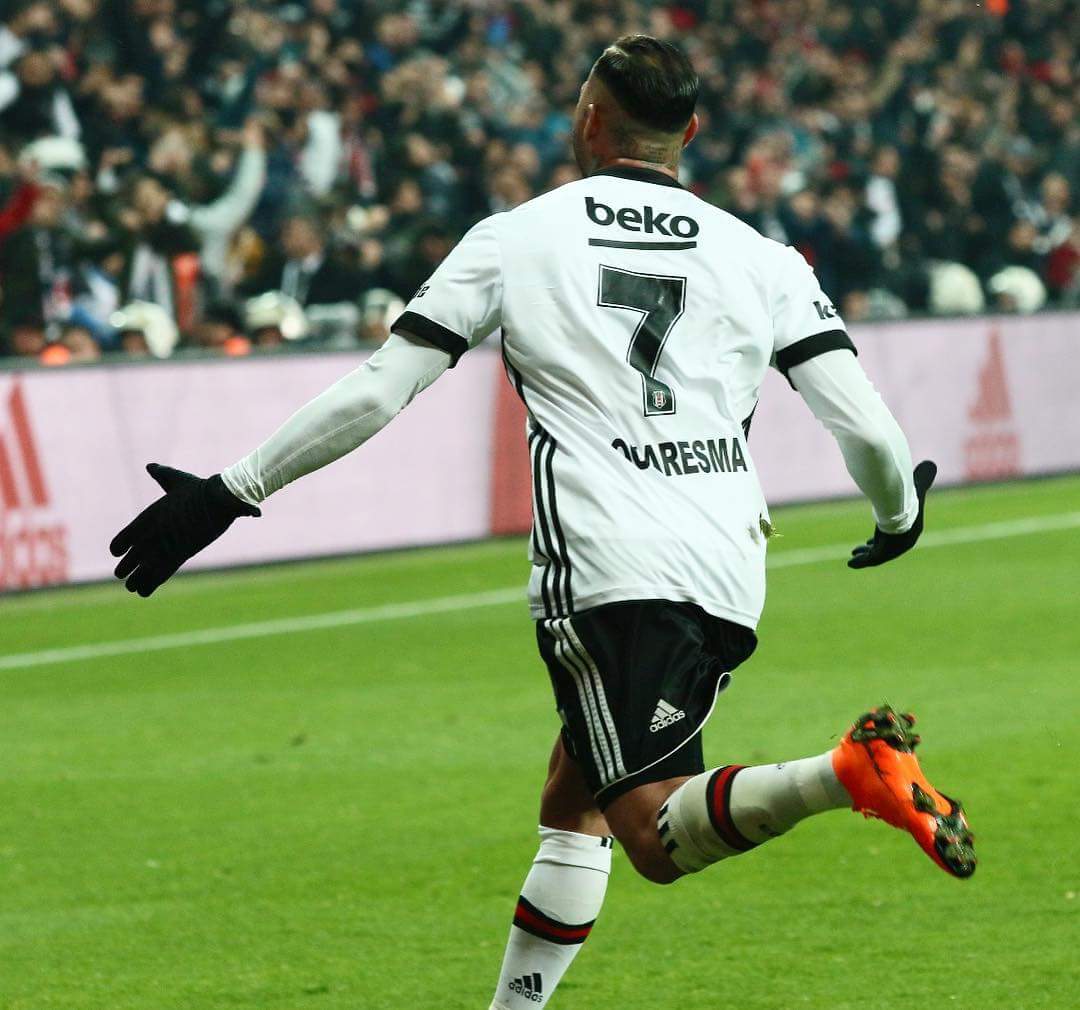 oguzbeyq7's tweet photo. Ayağının dışı canımızın içi.Kral💪❤ #Quaresma #Q7 #Beşiktaş https://t.co/SPRevpywsi
