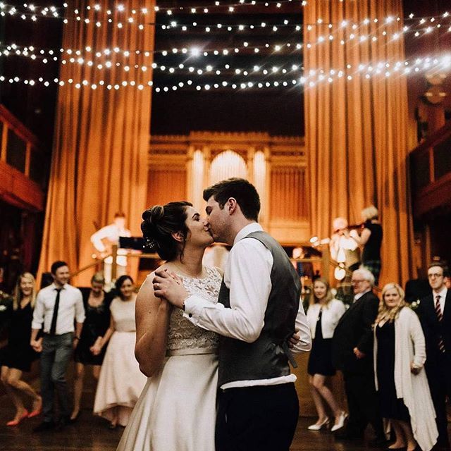 Salomons_Venue's tweet photo. Precious moments captured in our Victorian Theatre! 
Photo credit: @dominikamiechowska_photography #sundayweddingplanning 
#love 
#kentweddingphotographer #destinationweddingphtographer #wellwedmagazine #bridal #bridetobe #bridebook #pic #photooftheday #theatre #weddingcerem… https://t.co/G0zQUNpWvu