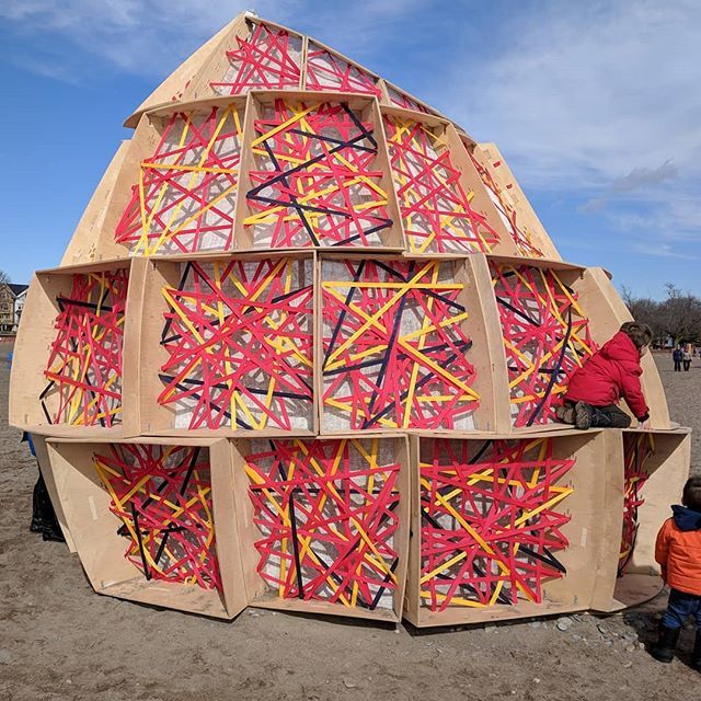 kipsmith's tweet photo. Warming station in the beaches. #torontoart #warmingstation #woodbinebeach #art https://t.co/Ic5SbsY4jY https://t.co/W9ZWjPeU5w