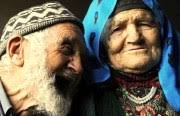 mhmt_023's tweet photo. Ana Baba hakki ödenmez
Ne kadar dua etsen yetmez
Sirtinda Kabeye götürsen
Onlarin duasini alamayinca hak ödenmez

Beddua alma sakin onlardan
Seni dokuz ay tasiyan Anan
Gece uyumadan sana aglayan
Aman ölme diye göz yasi akitan

Baban yaz kis demedi
Sirtinda hamallik yapip https://t.co/dJIim0SyAj