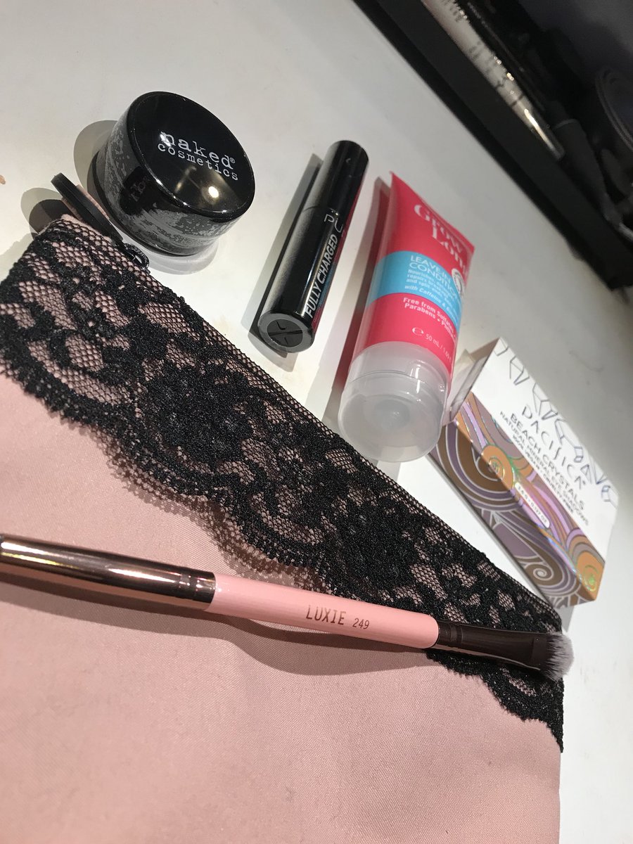 dolledbydeejay's tweet photo. February @ipsy glam bag has finally arrived! So excited to try these wonderful products ππ
β’ @nakedcosmetics
β’ @purcosmetics
β’ @MarcAnthonyHC
β’ @ILovePacifica
β’ @LuxieBeauty
#ipsyglambag #ipsyunzipped #ipsyfebruary #februaryglambag https://t.co/b6QmWKdY9L