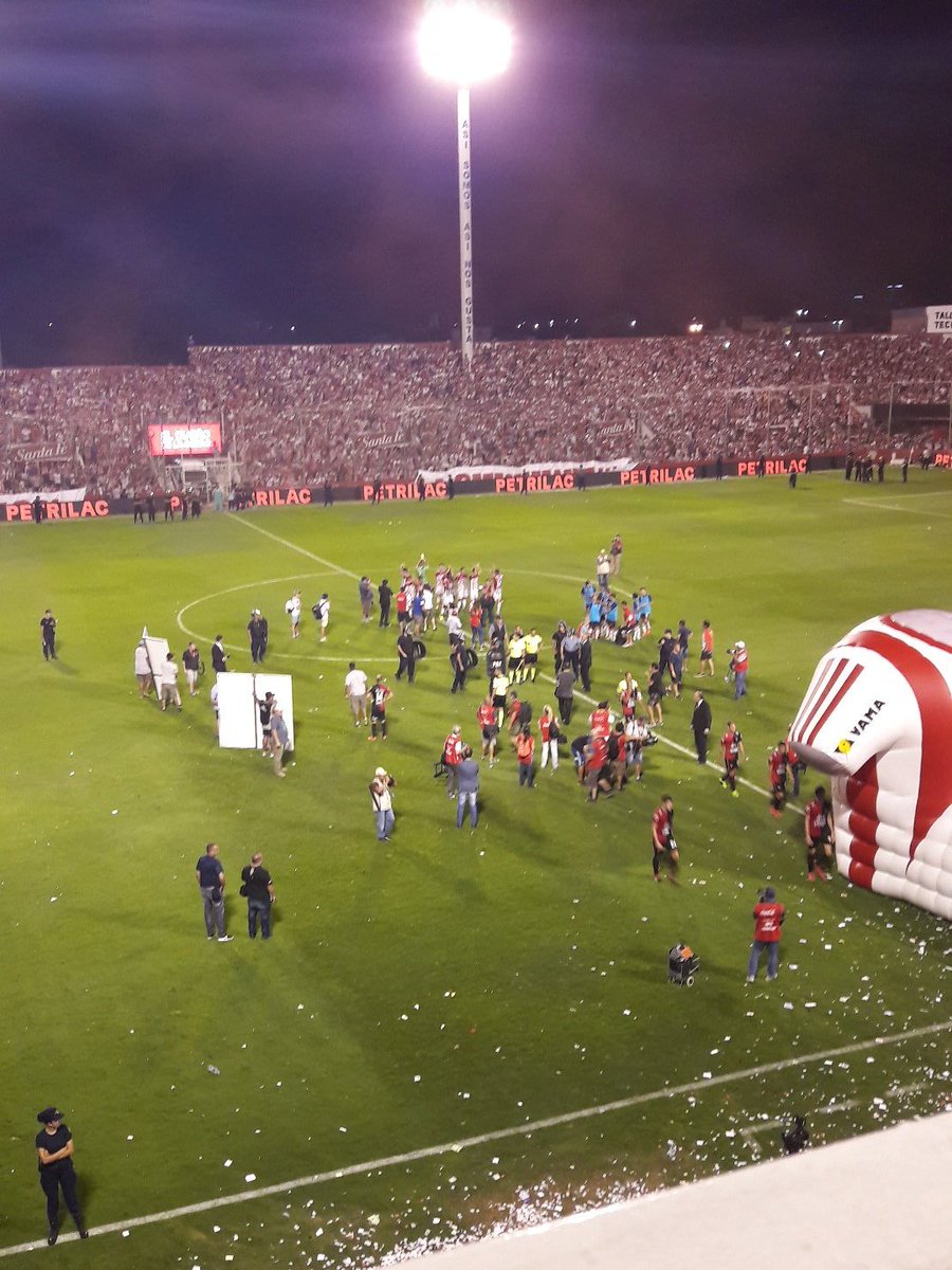 TitiFigueroaa's tweet photo. #Superliga | Final del partido! Empate 1 a 1 en el 15 de abril #Union1 #Colon1 @Lapelota10ok https://t.co/Fzt41sdyDK