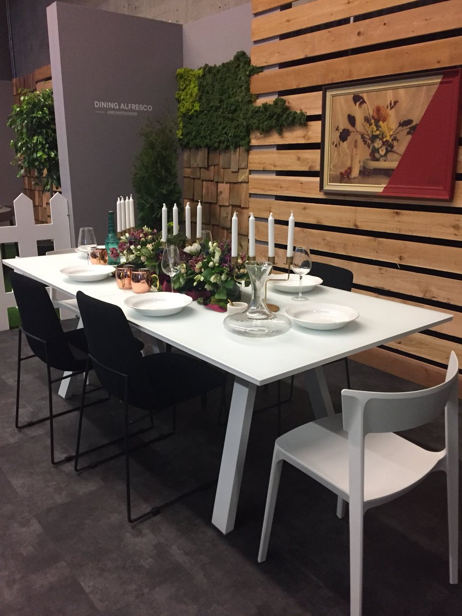 VanHomeShows's tweet photo. Did you catch #bchgs18 show feature Dining Alfresco designed by @jbanfielddesign? With 4 gorgeous outdoor setups, each for a different style, there is something for everyone! Which design is your favourite? https://t.co/gnodZELNaN