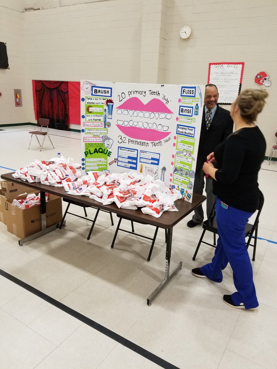 Midway Hills Academy tweet media