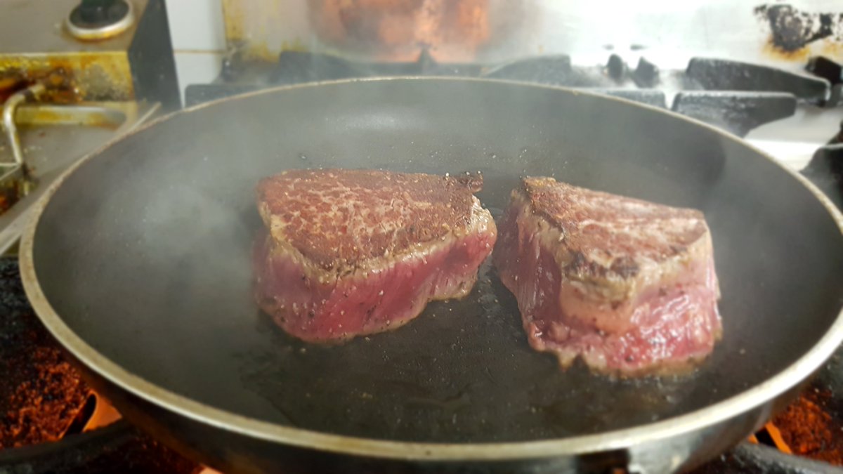 MikeOtellis's tweet photo. Another #steak night at #Otelli's #Restaurant in #Benalmadena on Thursday 1st of March. | En anden #steaknat på # Otelli's #Restaurant i #Benalmadena torsdag den 1. marts. BOOKINGS ONLY Check https://t.co/KO2dkeddSh https://t.co/4M3poJWOlC