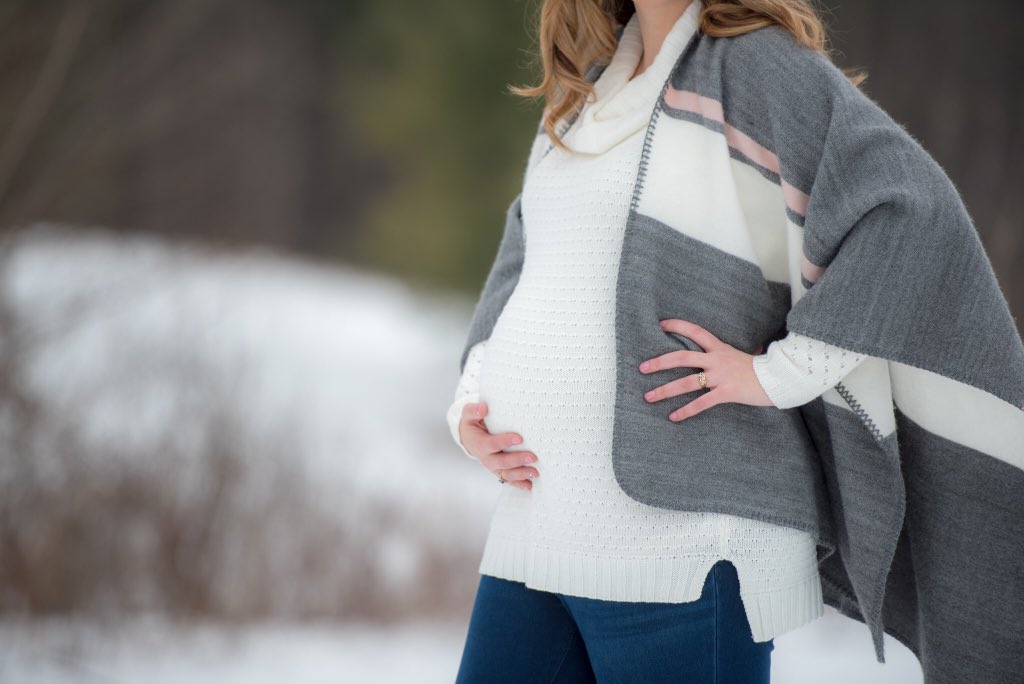 We’ve been busy this winter spending time with some special moms to be 💕 

#MaternityPhotography