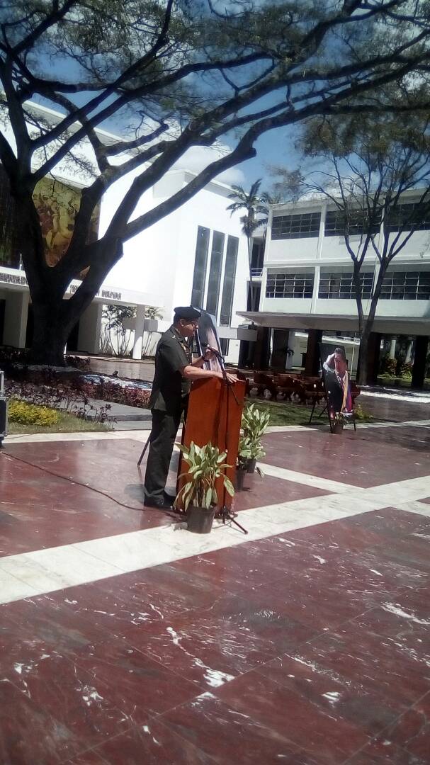 direducejb's tweet photo. Sub-director de @direducejb #CnelJoséRomero "En nombre del ciudadano G/D @ISANCHEZSEGURA Director de Educación le damos la bienvenida a la @ameb_vzla, deseandoles el mayor de los exitos en esta nueva meta, Bienvenidos Aspirantes #CEFOC a nuestro glorioso @EjercitoFANB https://t.co/gFhs1ZBrNb