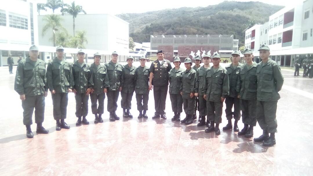 direducejb's tweet photo. Sub-director de @direducejb #CnelJoséRomero "En nombre del ciudadano G/D @ISANCHEZSEGURA Director de Educación le damos la bienvenida a la @ameb_vzla, deseandoles el mayor de los exitos en esta nueva meta, Bienvenidos Aspirantes #CEFOC a nuestro glorioso @EjercitoFANB https://t.co/gFhs1ZBrNb
