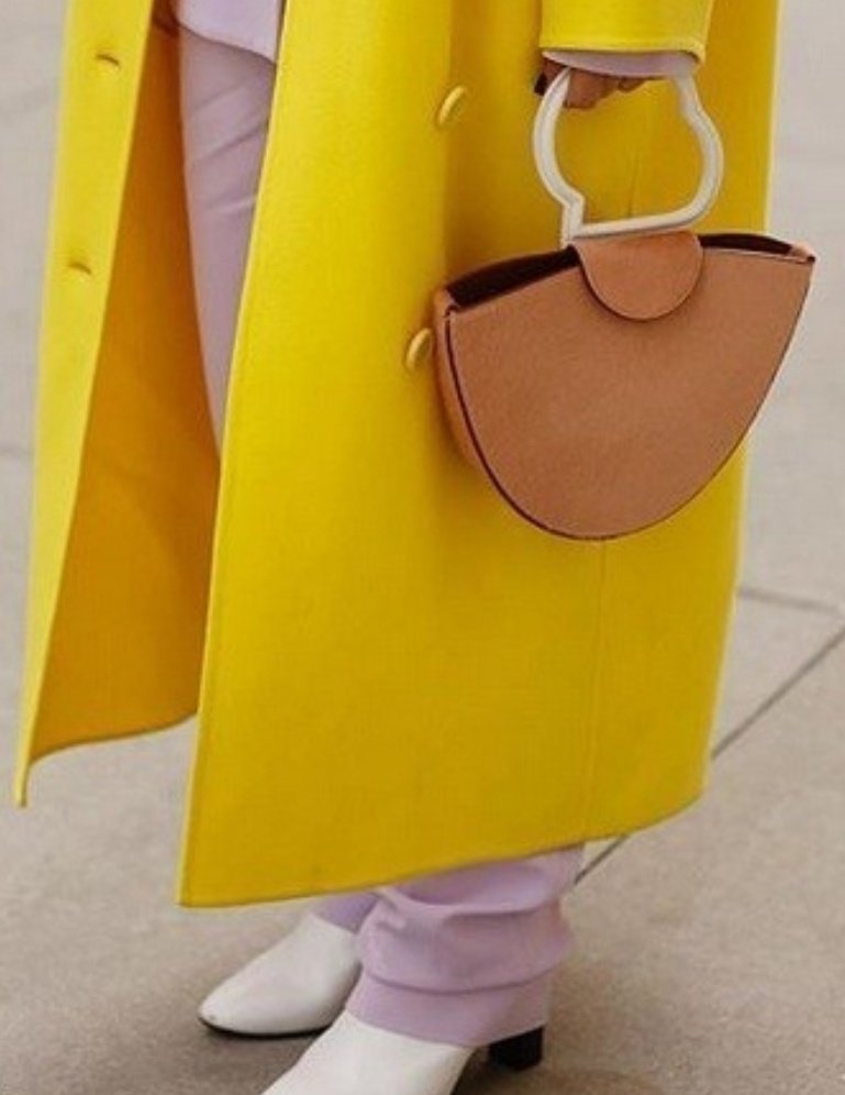 mitMirGermania's tweet image. Momento Moda
#Basicamente 
El #Amarillo viene con todo y en todo .