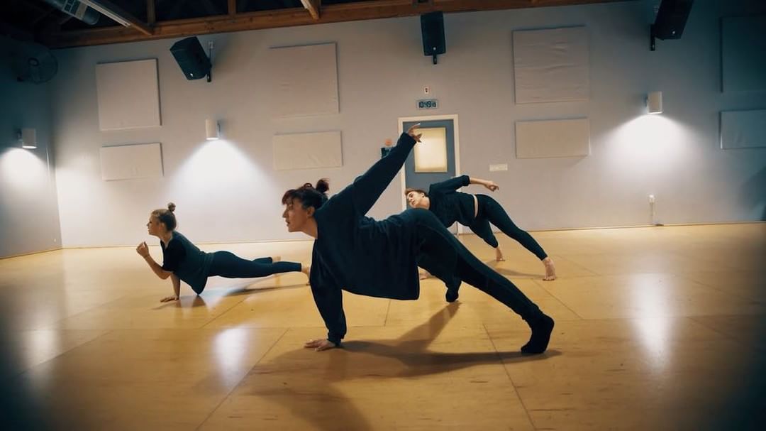 DanceFarmChris's tweet photo. https://t.co/ckbC1Q3gnw
COTD - What I love about this choreo is that its not too symetric! Makes it more emotional... 
"@nicolekirkland -  music touches my soul on a whole different level" #dance #contemporarydance #contemporary #streetdance #emotions #love #cotd #dancefarm https://t.co/YnoO9i2aqn