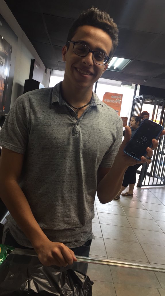 MML12542BELLAIR's tweet photo. Happy Portin customer from Metro PCS to Boost 🎉🎉🎉 @boostnation @MMLWIRELESS @erikabyerly281 #HOUtax18 #HTWN #BoostNationEvents https://t.co/kjFvtu2I7E
