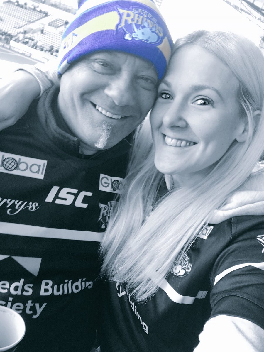 GracieVCO's tweet photo. Made the most of this chap at an away game! #lovedit @Fil1966 #comebacksoon #blackandwhitehidesmultiplesins #rednose #cold #brrr #oneofakind #lefttwopointsinwidnes #anythingbutplastic #MOT xx https://t.co/w1apCNCZ45