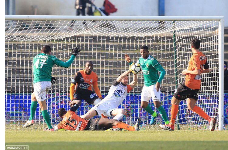 jmcbzh's tweet photo. 👊🏻#maximehautbois @stadelavallois pour cette nvelle victoire vs @RedStarFC #N1 #objectifL2 #Icm @woelflinger @uhlsportfr @imagesport 💥👊🏻#onlacherien https://t.co/giUrf4P5NP