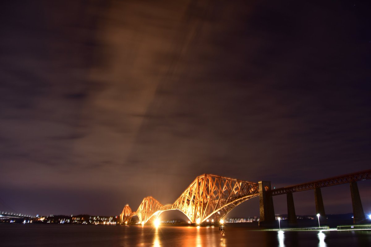 Firesnapper999's tweet photo. Long exposure shots (30sec) of #ForthRailwayBridge #ForthRoadBridges #Edinburgh taken on #NikonD7200 #LightPollution #Scotland #Lothian https://t.co/YJgLmpMfZm