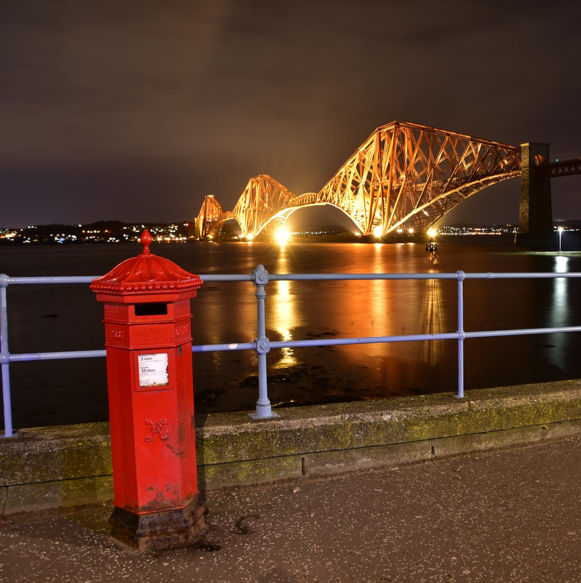 Firesnapper999's tweet photo. Long exposure shots (30sec) of #ForthRailwayBridge #ForthRoadBridges #Edinburgh taken on #NikonD7200 #LightPollution #Scotland #Lothian https://t.co/YJgLmpMfZm
