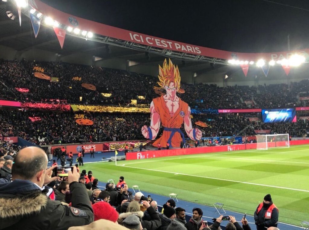 Mientras esperamos el episodio 129, el espectacular mural de la afición del PSG 🙌🏼