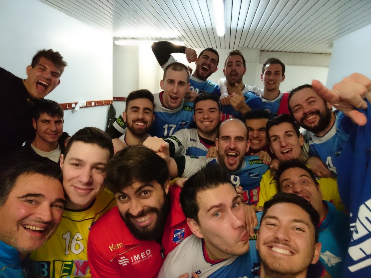 LuisParro3's tweet photo. Hoy el equipo Senior B @bmbenidorm recibía a @BM_elpilar con el objetivo de jugar un partido alto en autoexigencia. A pesar del resultado final, 33-23, no hemos terminado de entrar en el partido, con lagunas de juego y acomodados en las diferencias en el marcador. https://t.co/UbJrCguPZE