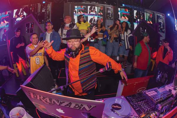 vegaslifetoday's tweet photo. DJ Franzen brings the House Party to Drai’s https://t.co/RlzbHU3fxz #vegas #lasvegas #lvsun https://t.co/lLGMjlLNCf