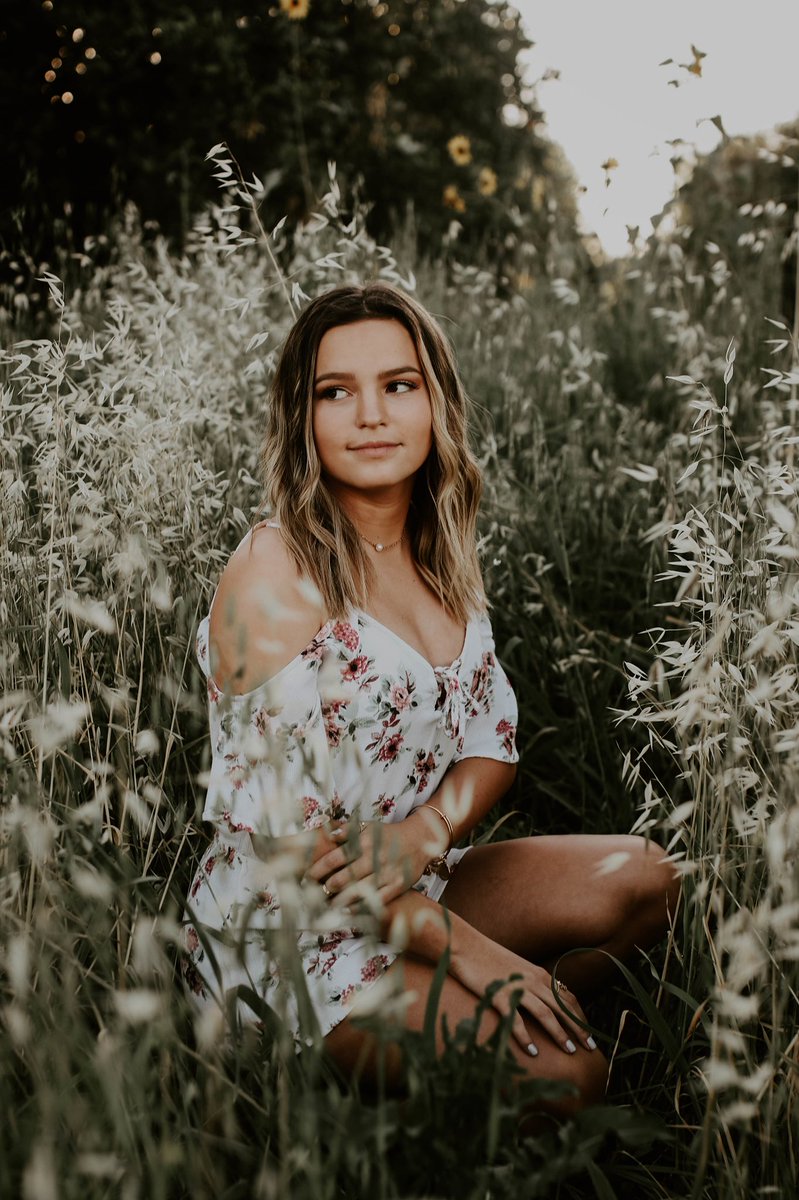 reegsrose's tweet image. senior sunday !! #52days