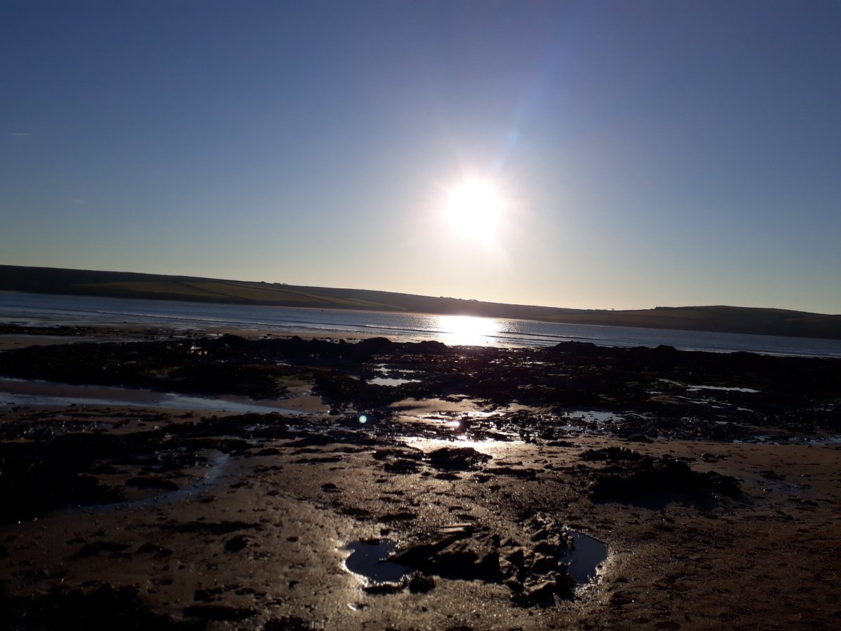 uniquelygem's tweet image. Stunning view, more digging and watchinng the sunset at Daymer Bay #ExploringCornwall #Beach