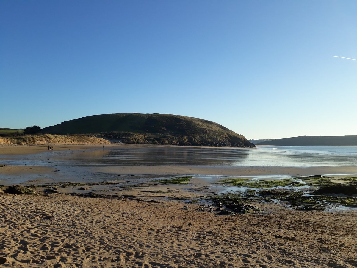 uniquelygem's tweet image. Stunning view, more digging and watchinng the sunset at Daymer Bay #ExploringCornwall #Beach