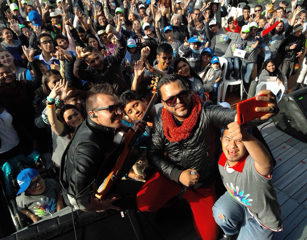 acopelcomunica's tweet photo. Gracias @dinkol y @cesarrinconmusic por está increíble energía y amor a nuestro público. #AMiMeImportan #DiaEnfermedadeshuerfanas https://t.co/RSDsiCbNw5