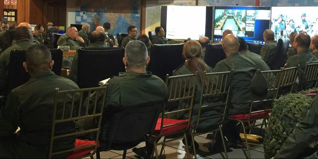 CONGEFANB's tweet photo. MG Rodrigo Guerrero Contralor General de la FANB presente en Reunión de análisis sobre resultados de los ejercicios militares #DefensaMultidemencional2018 en donde predominó la soberanía de todo el territorio nacional #VictoriaMultidimensional https://t.co/frCw1CaWx8
