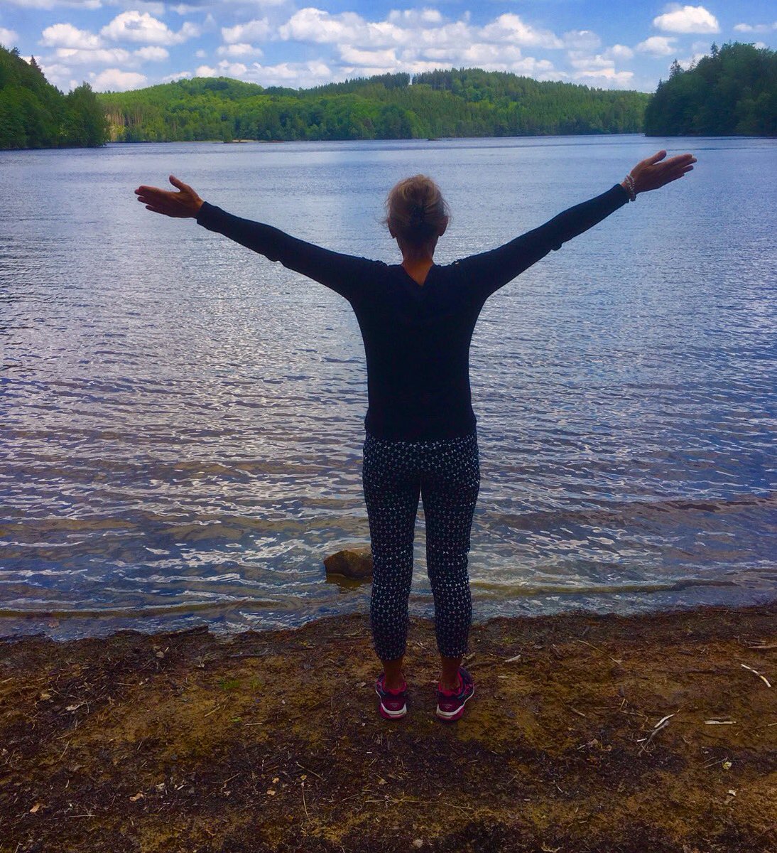 Filmvisionfrank's tweet photo. Move to sweden🇸🇪
https://t.co/C57522ApKb
 #Domain #Seo #crewonthebeach 
#Sweden #Domain  #Snabchat #Twitter #Amazon #Facebook #Yahoo #Google https://t.co/EAv4Dh3ZLA
