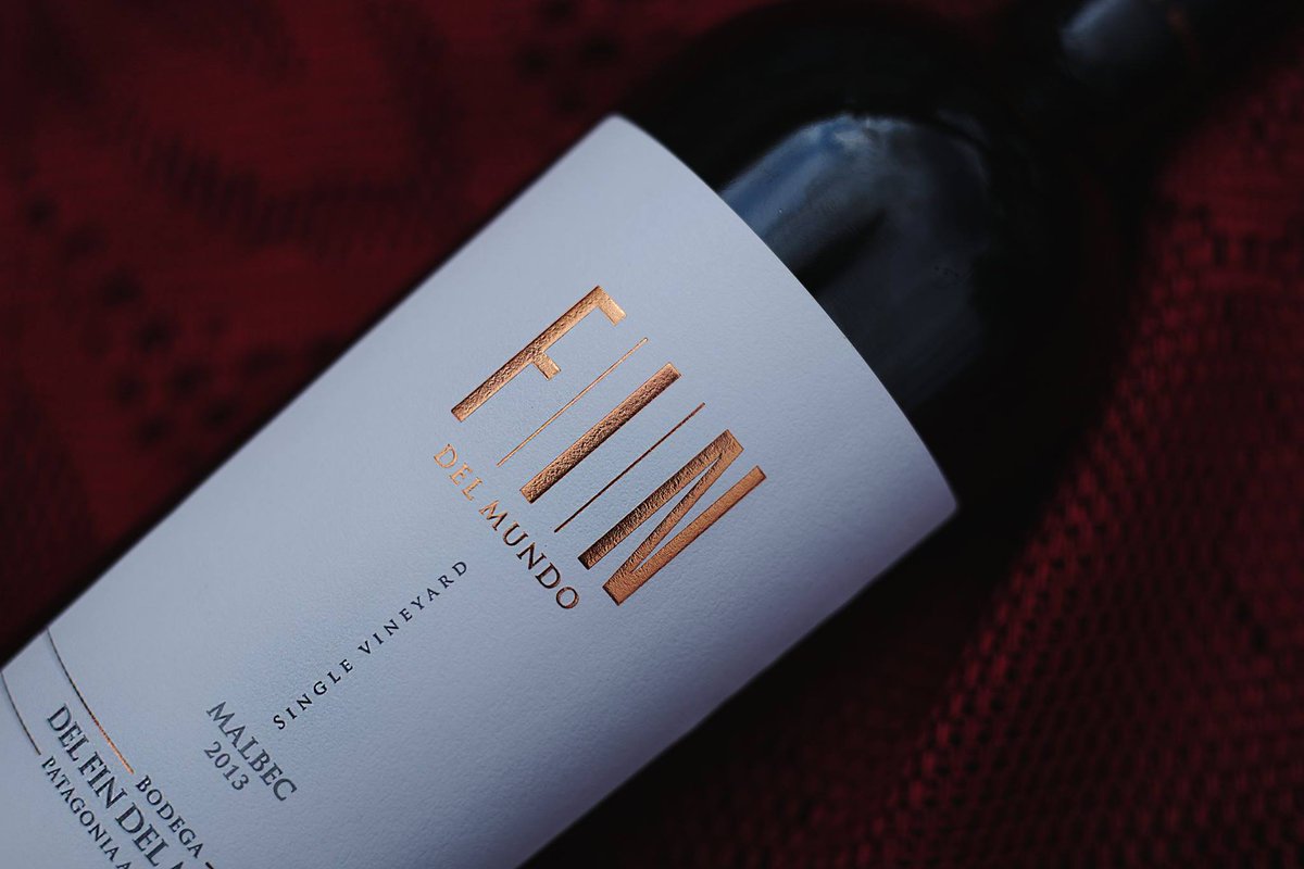 BodFinDelMundo's tweet photo. Las frías noches de la Patagonia y su crianza de 18 meses en roble, le otorgan un carácter más que especial a #FINMalbec, fiel exponente de los mejores Malbec de Argentina.

#FINDelMundo #SingleVineyard https://t.co/G04vbI5cfB