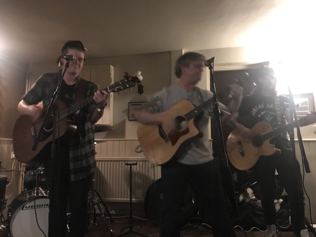 ‘Bemis’ performing their lively brand of acoustic folk/rock ...So good to see live music thriving in @EmsworthLife courtesy of The Lord Raglan. Currently recording their 8th album @Mayfield_Studio