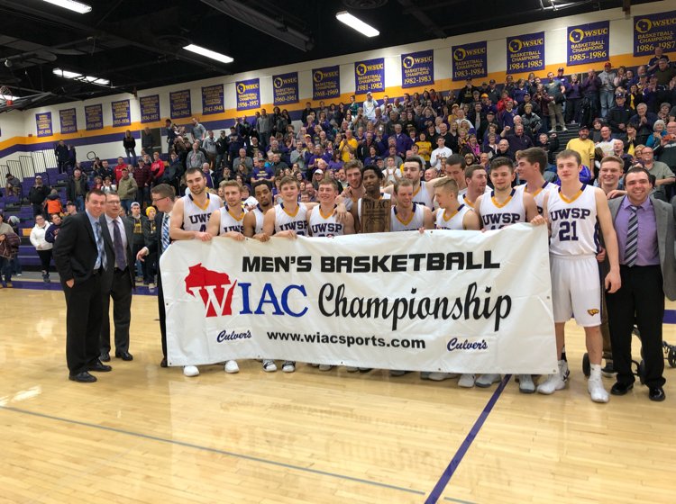 ageffin_waow's tweet photo. Your WIAC Tournament Champions.... UWSP Pointers. Final score: 59-44 #WIAC #UWSP https://t.co/cKQVPyqPIN
