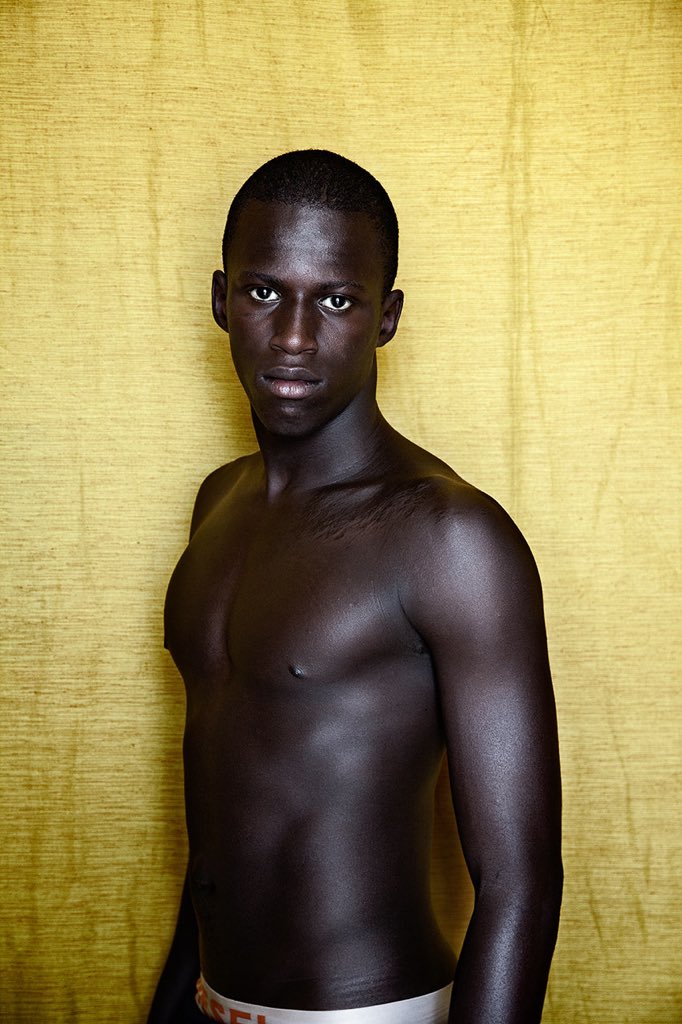 RademakersArt's tweet photo. Ernst Coppejans
Goldenboy
Fine art print
120 x 80 cm
47 1/4 x 31 1/2 in
Edition of 18
(EC 0002)
-
For price ranges please check #Artsy or #Gallerease
-
#photofairs #FSMOMA #photo #photography #art #artfair #contemporary #collecting #artlovers #rademakersgallery #ErnstCoppejans https://t.co/JgjbQu62Jt