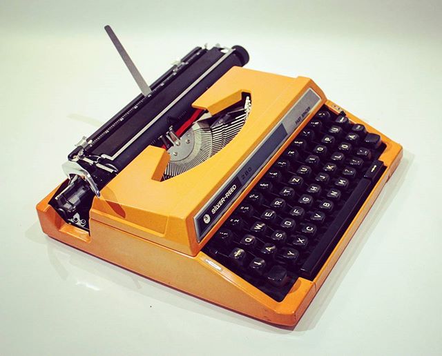 #vintagelove
#clickheretochange 
#typewriter 
#silverreed
#silverreed280
#fastspace
#70s
#retro
#secondhand 
#orange
#oldbutgood