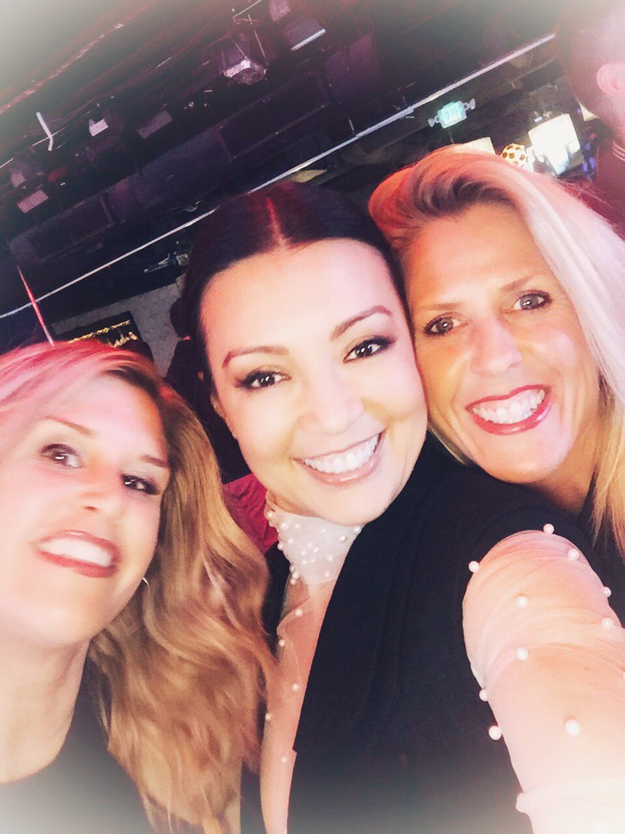 All smiles when it comes 2 <a href="/MingNa/">Ming-Na Wen</a> #AgelessBeauty <a href="/SNS977/">Shay Sanford</a> &amp; I Love u lady! ❤️😘 <a href="/AgentsofSHIELD/">Marvel's Agents of S.H.I.E.L.D.</a> #Agents100