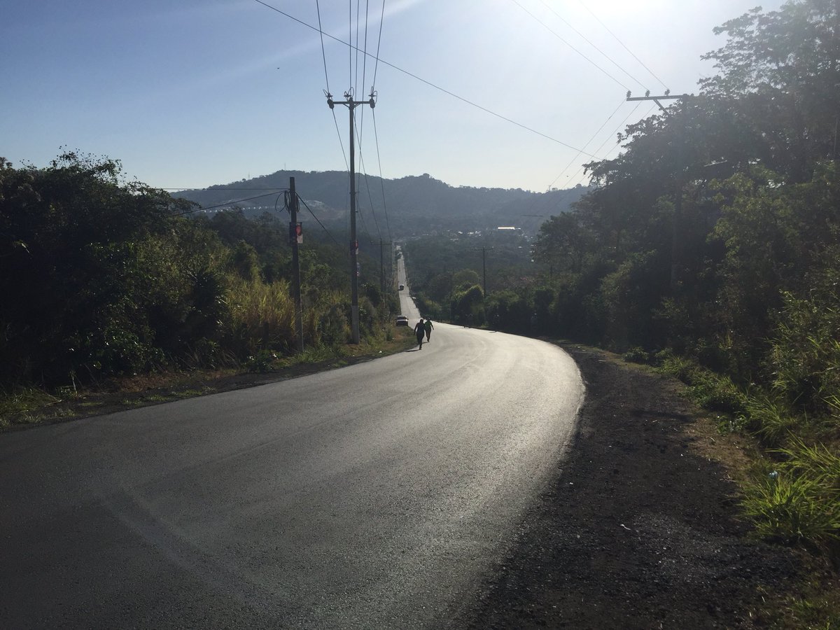 JrRmora's tweet photo. Gracias #YoAmoES por organizar una gran carrera hoy en #ElSalvador. Yo ♥️ El Salvador! 🇸🇻 https://t.co/ZnvkNuWc80
