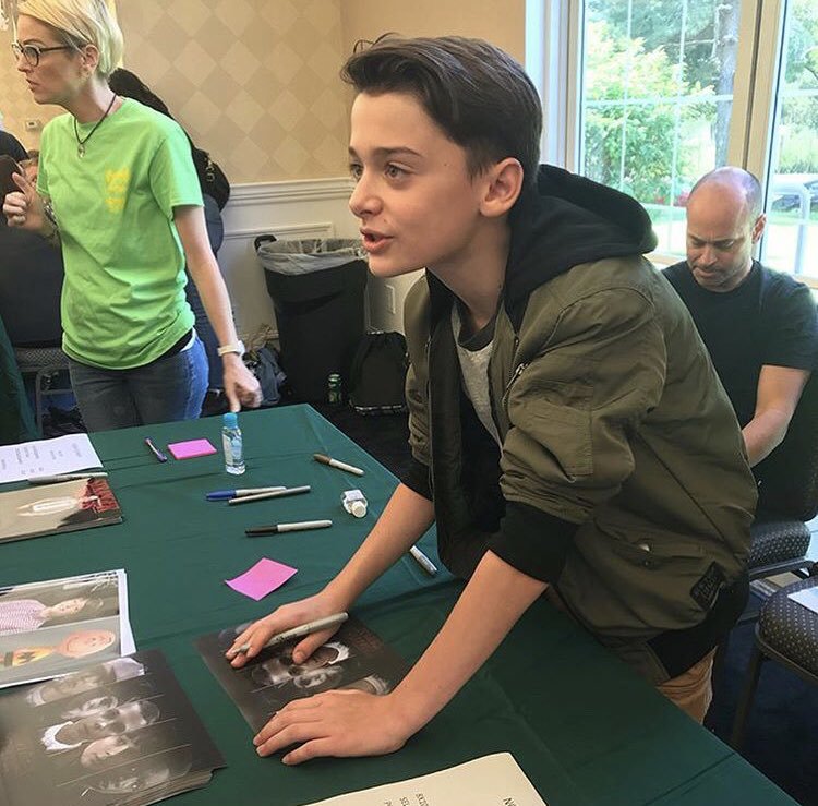 Is noah schnapp bi Is noah schnapp bi