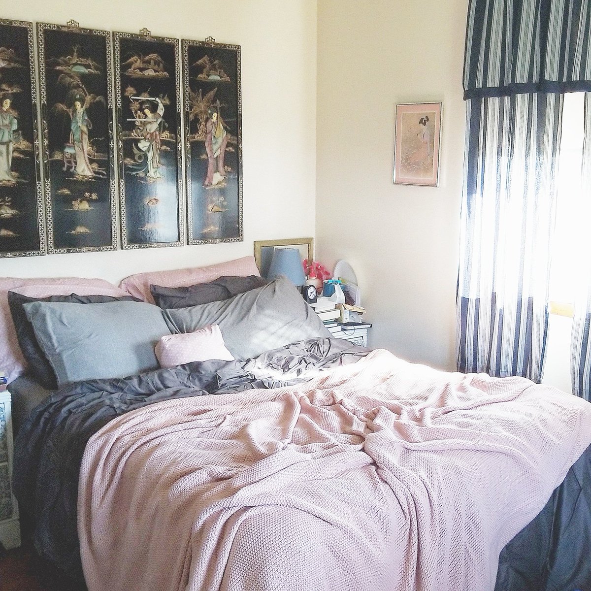 AshtonDukeman's tweet photo. I got new bedding today and I honestly have never been more excited to go to sleep. #MyFirstDuvet #FeatherPillowsAreFromHeaven https://t.co/VGupLv4F9o