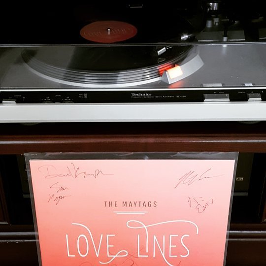 #themaytags Love Lines #nowspinning #autographedvinyl #vinyl #desmoinesmusic #desmoines #maytags #businesstrip #localartist #VinylRevival #instacool #instagood ift.tt/2Fw0yIo