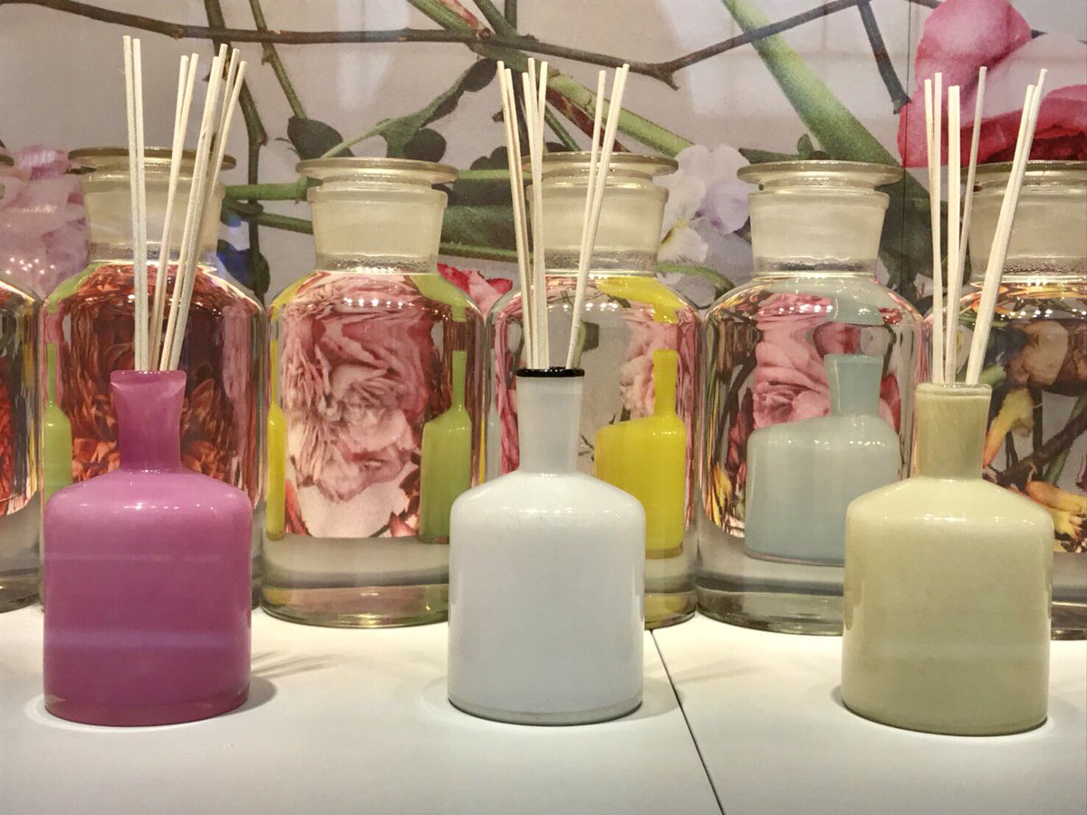 ステキ インターナショナル株式会社 米国発 Lafco Newyork ラフコニューヨーク 新宿伊勢丹本館明治通り沿いウィンドウにて展示中 本館5階リビングデコール内にて販売中です 華やかなウィンドウで春を感じてみませんか Lafconewyork