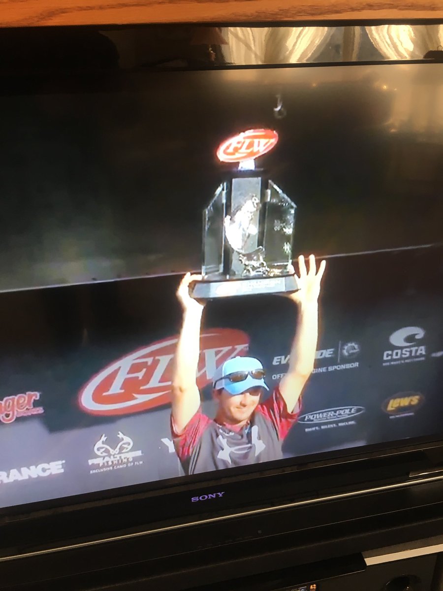 The boys made Canada proud today @FLWFishing Florida’s Harris chain of lakes. <a href="/johnston_fishin/">Chris Johnston</a> took 1st &amp; <a href="/GussyOutdoors/">Jeff Gustafson</a> was 2nd. Congrats guys!! 🇨🇦