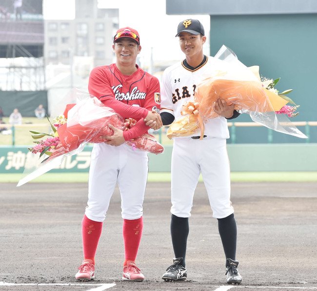 広島田中広輔内野手 28 が巨人の弟俊太内野手 24 とプロの舞台で初対面 25日のオープン戦前の花束贈呈に両軍を代表して兄弟で登場 巨人の粋な計らいに 両親が喜んでくれたら と笑顔 日刊スポーツ Npb ふくださん Scoopnest 広島田中広輔内野手 28 が巨人の弟俊太内野手 24 とプロの舞台で初対面 25日のオープン戦前の花束贈呈に両軍を代表して兄弟で登場 巨人の粋な計らいに 両親が喜んでくれたら と笑顔 日刊スポーツ Npb ふくださん Scoopnest