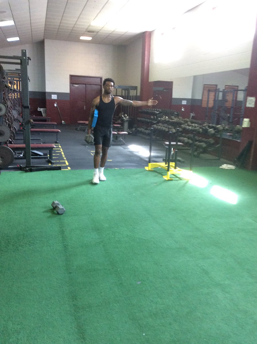 OZonePerform's tweet image. Suitcase Walk. #corestrong #Inthe⭕️Zone