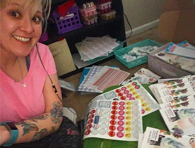 ashlee_ramos4's tweet photo. Getting Spring &amp; Summer Catalogs ready!
.
.
#sundayselfie #stickers #workfromhome #sahm #scentsylife #wantone #spring #summer #newcatalog #jammin #workflow💰 #sundayvibes https://t.co/2lts2wmKSx https://t.co/XgHid5sUkU