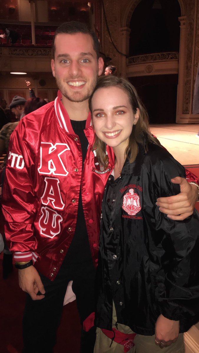 verdediging verdrietig Gloed Sam White on Twitter: "Flew out to Pittsburgh to surprise my sister for her  senior year step show 🛫💫 #BYBG #NupeTwitter https://t.co/qaBPtlyGrR" /  Twitter