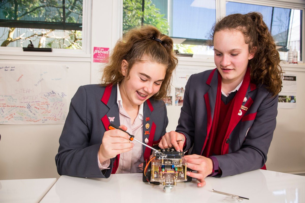 If students need to graduate with a different set of skills from 10, even 5, years ago, how do we change the way we teach them? Our Principal Helen Carmody responds: korowa.vic.edu.au/page/news-and-…