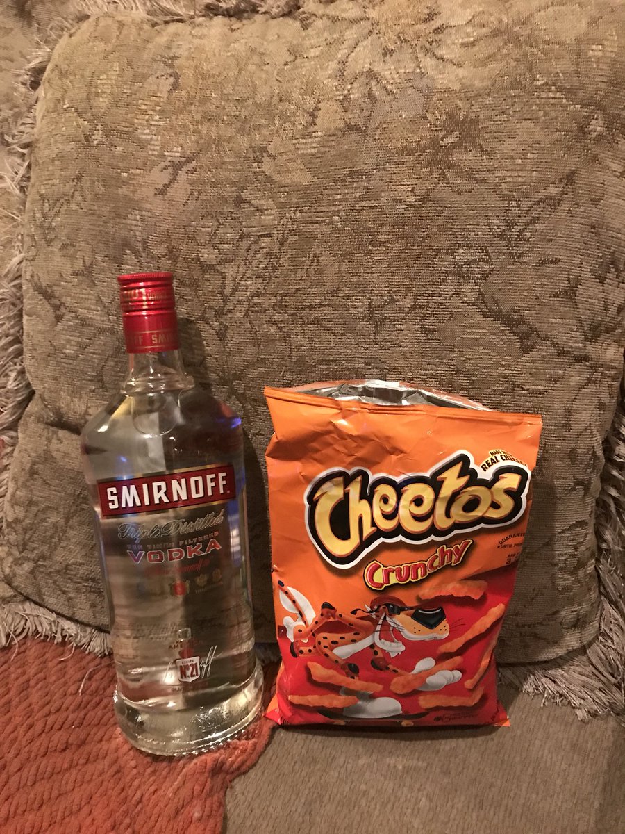 soapreporter's tweet photo. About to start @TheWalkingDead
*Copious amounts of alcohol - check
*Pillow to scream into so as not to disturb roommate - check
*Junk food to eat feelings - check
#ImStillNotReady 😭😭 #TWD @chandlerriggs https://t.co/XA0dcakKIo