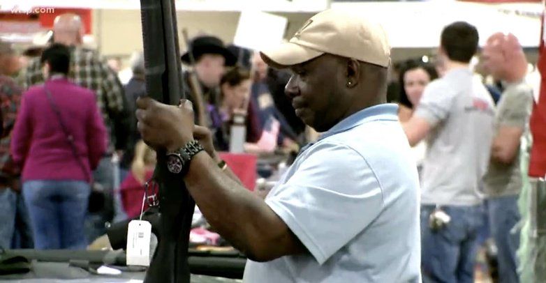 BigMouthNxtDoor's tweet photo. WE’RE NOT CALLED THE GUNSHINE STATE FOR NOTHING ==>> "Never Seen Such a Big Crowd": #FloridaGunShow Sets Attendance Record Amid #GunControl Push #2A #QAnon https://t.co/PyEsQ8KbuC https://t.co/HsVOfqVhnt