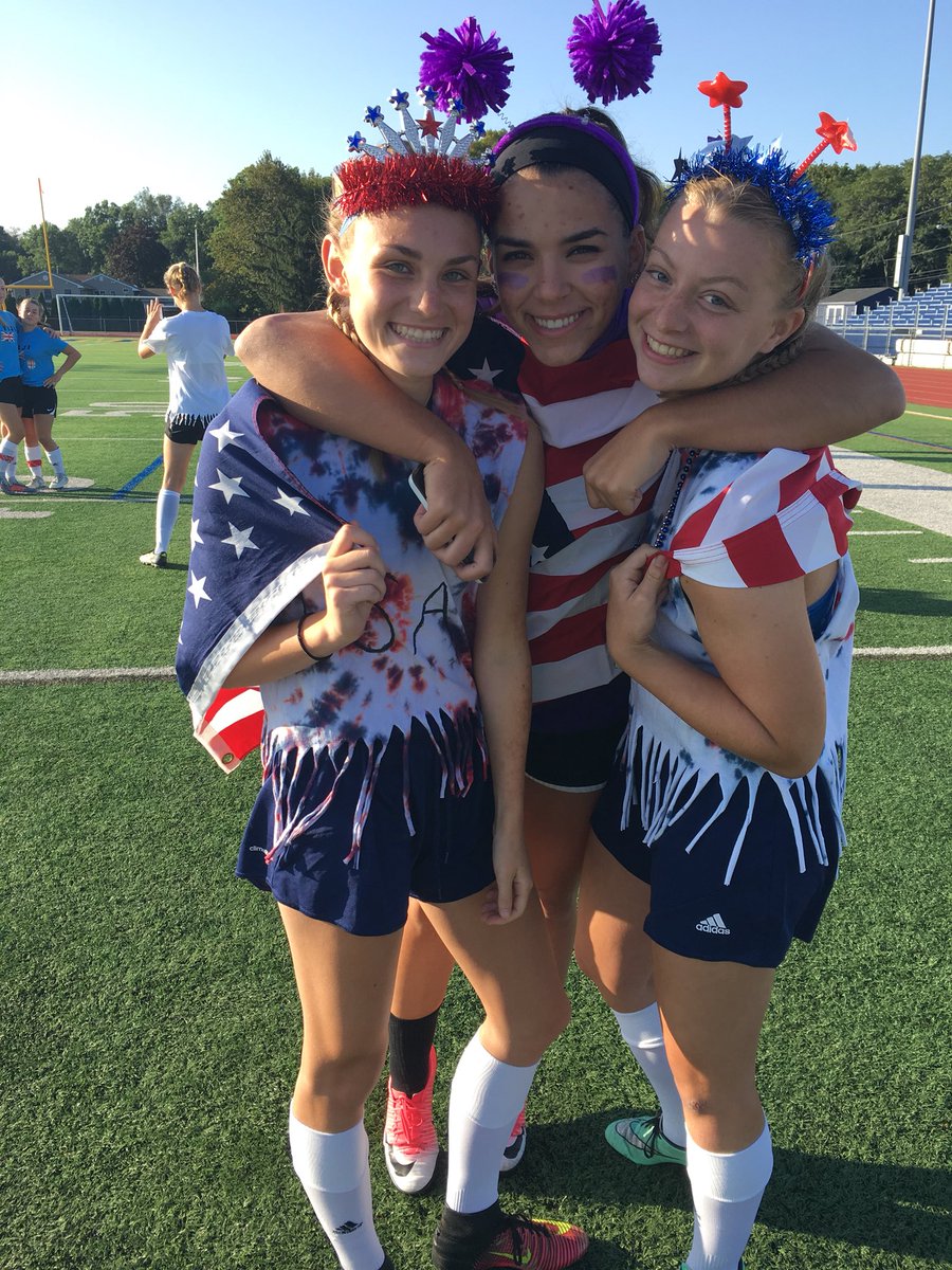 edericks4's tweet photo. Happy Birthday to one of my closest friends  @katiereda_  !!! 🎉🔞🐘💜 hope 18 treats u better than calc and physics do https://t.co/2b1mzOqTyt
